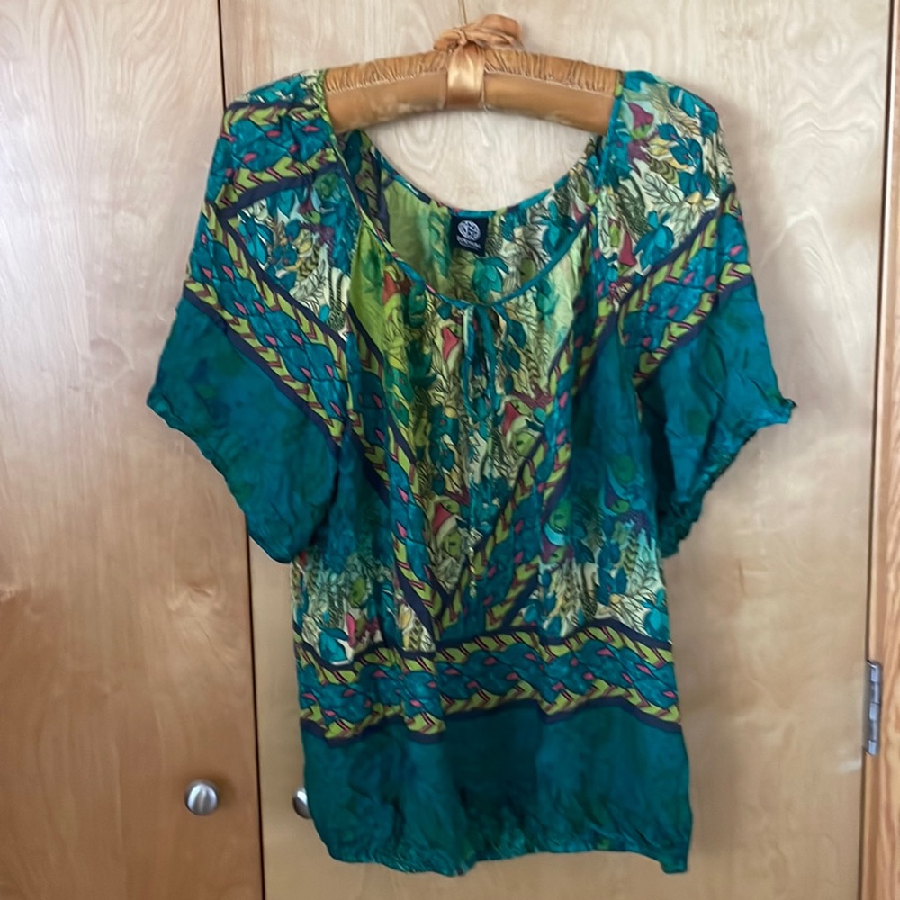 Bobeau lightweight top. 2X. Beachy and boho! Bright colors! Elastic waist
